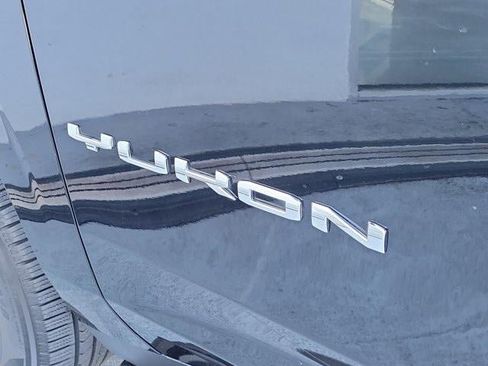 Used 2023 GMC Yukon SLE image 10