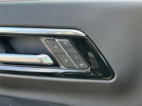 Used 2025 Chevrolet Suburban RST image 39