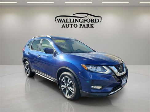 Used 2018 Nissan Rogue SL w/ Premium Package image 3