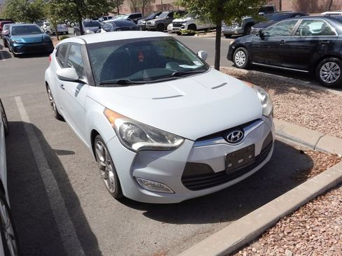 Used 2015 Hyundai Veloster RE:FLEX Edition FWD image 2