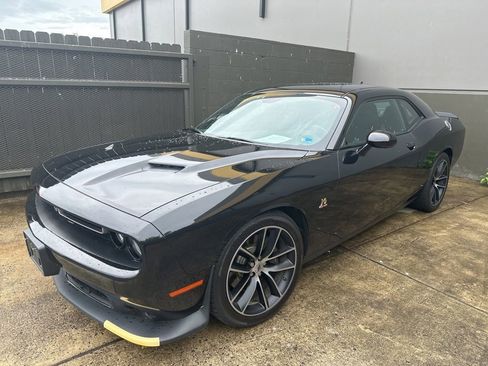 Used 2018 Dodge Challenger R/T Scat Pack RWD image 2