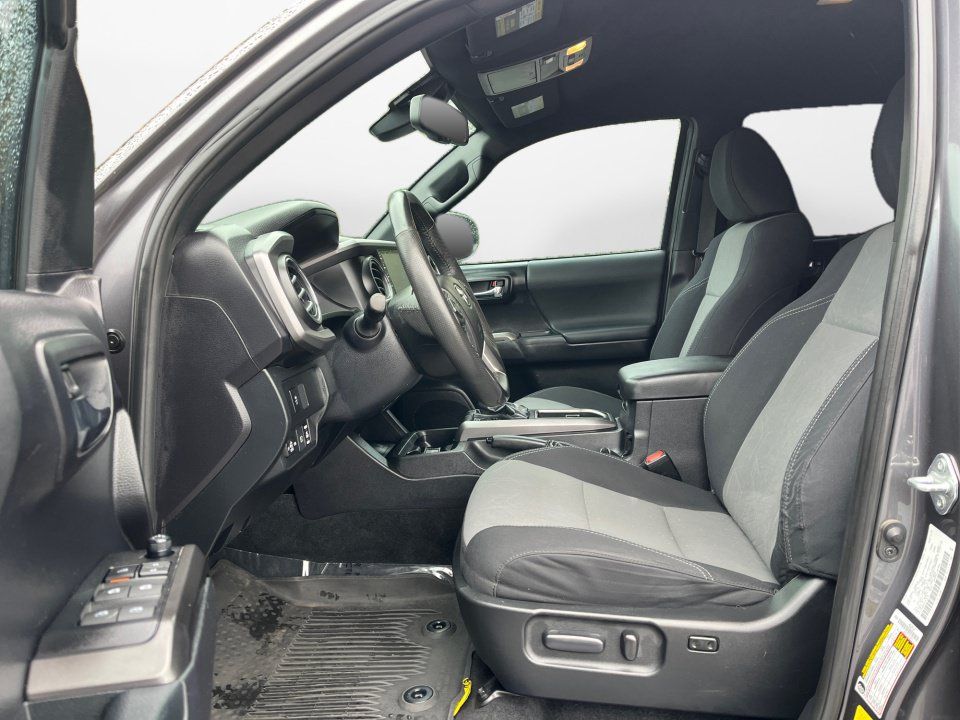 Used 2021 Toyota Tacoma TRD Sport AWD/4WD image 9