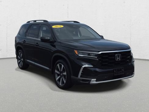 Used 2025 Honda Pilot Elite image 3