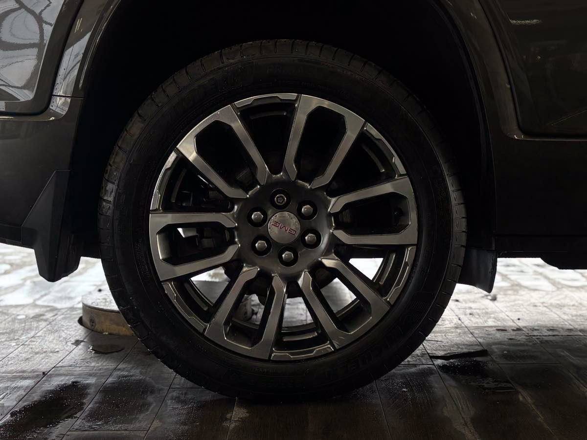 Used 2020 GMC Acadia Denali w/ Technology Package AWD/4WD image 25