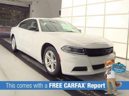 Used 2023 Dodge Charger SXT RWD image 2