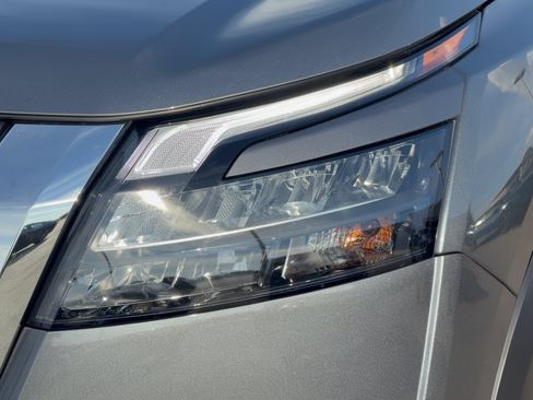 Used 2025 Nissan Pathfinder S FWD image 12
