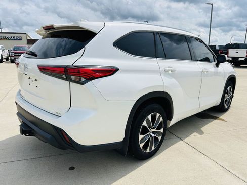 Used 2021 Toyota Highlander XLE FWD image 41