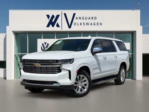 Used 2023 Chevrolet Suburban Premier image 1