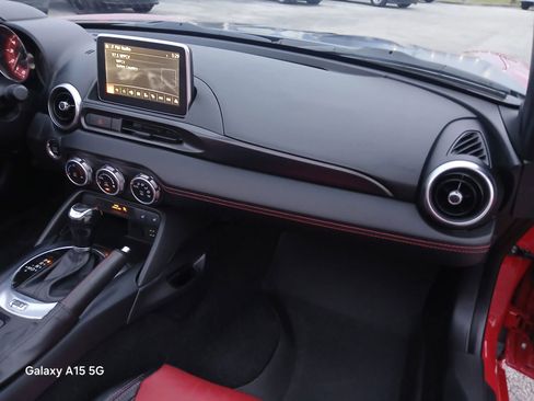 Used 2018 FIAT 124 Spider Abarth w/ Convenience Group image 16