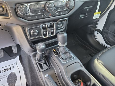 New 2026 Jeep Gladiator Sport AWD/4WD image 19