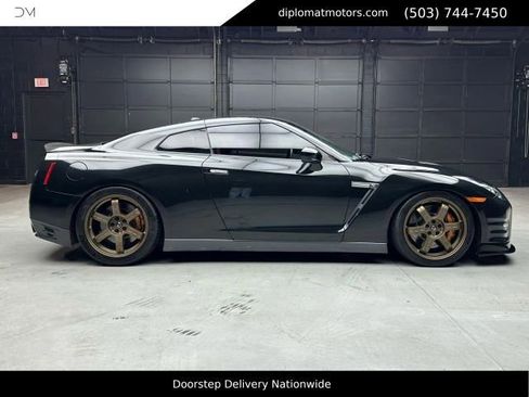 Used 2013 Nissan GT-R Black Edition AWD/4WD image 8
