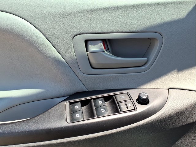 Used 2020 Toyota Sienna L FWD image 11