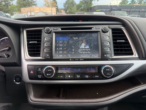 Used 2018 Toyota Highlander Limited AWD/4WD image 26