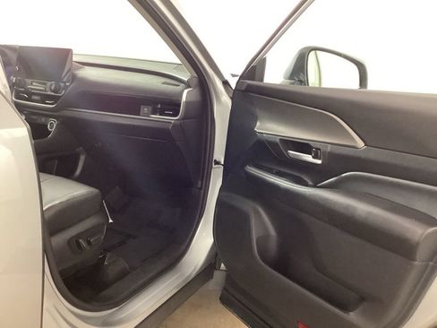 Used 2024 Toyota Grand Highlander AWD image 23