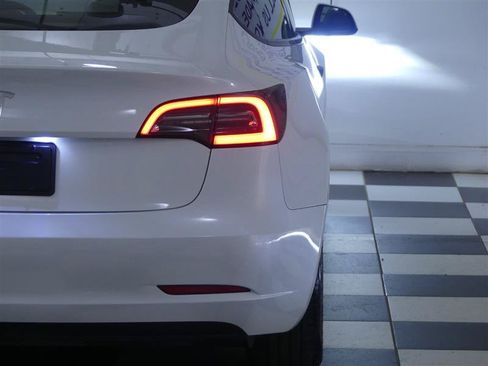 Used 2023 Tesla Model 3 Standard Range RWD image 29