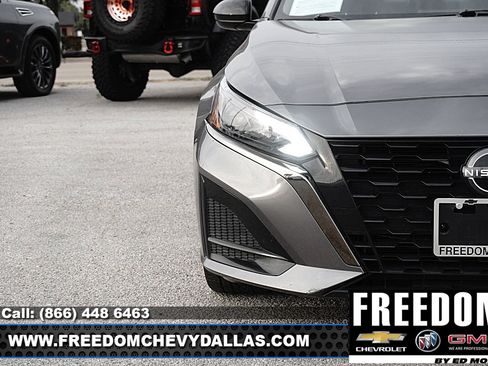 Used 2024 Nissan Altima 2.5 SR FWD image 40