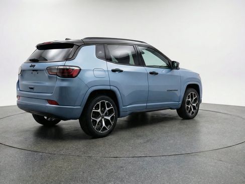 Used 2025 Jeep Compass Limited AWD/4WD image 9