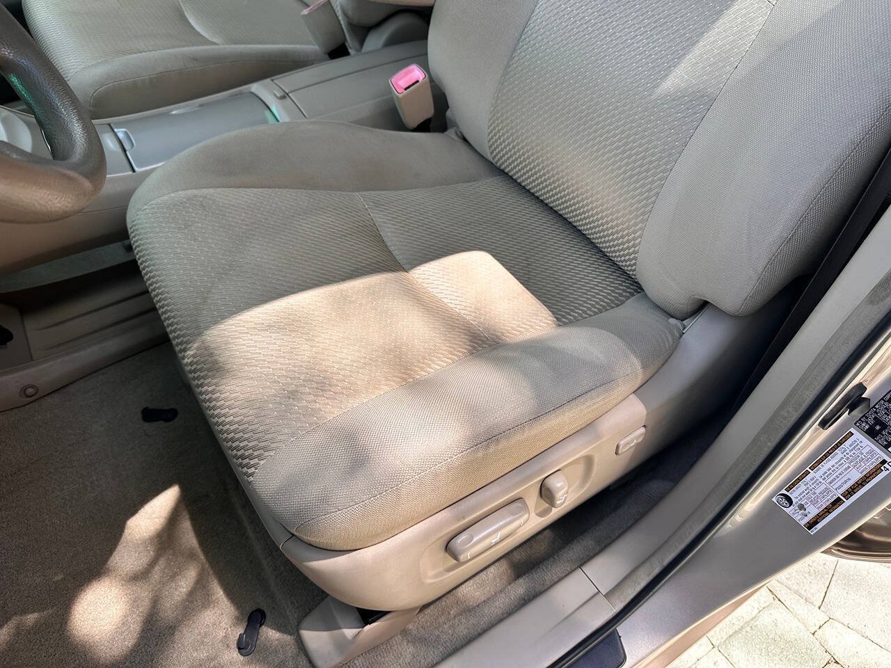 Used 2005 Toyota Highlander 2WD V6 w/ 3rd Row image 55