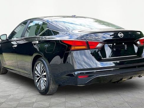 Used 2025 Nissan Altima 2.5 SV FWD image 4