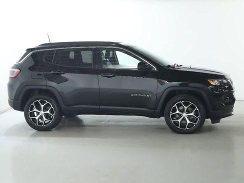 Used 2024 Jeep Compass Limited image 11