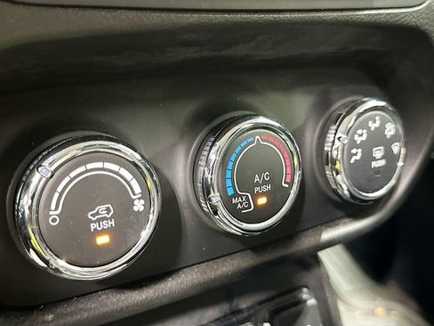Used 2017 Jeep Renegade Sport w/ Power & Air Group FWD image 15