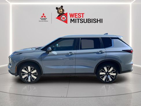 New 2026 Mitsubishi Outlander SE image 3