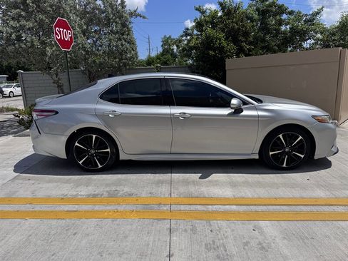 Used 2019 Toyota Camry XSE image 4