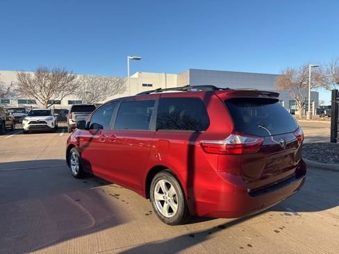 Used 2017 Toyota Sienna LE image 7