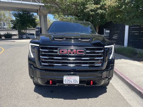 Used 2025 GMC Sierra 2500 AT4 w/ AT4 Preferred Package AWD/4WD image 10