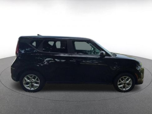 Used 2025 Kia Soul LX w/ LX Technology Package FWD image 13