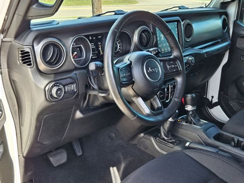 Used 2022 Jeep Wrangler Unlimited Sport AWD/4WD image 9
