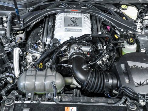 Used 2022 Ford Mustang Shelby GT500 w/ Carbon Fiber Track Pack RWD image 16