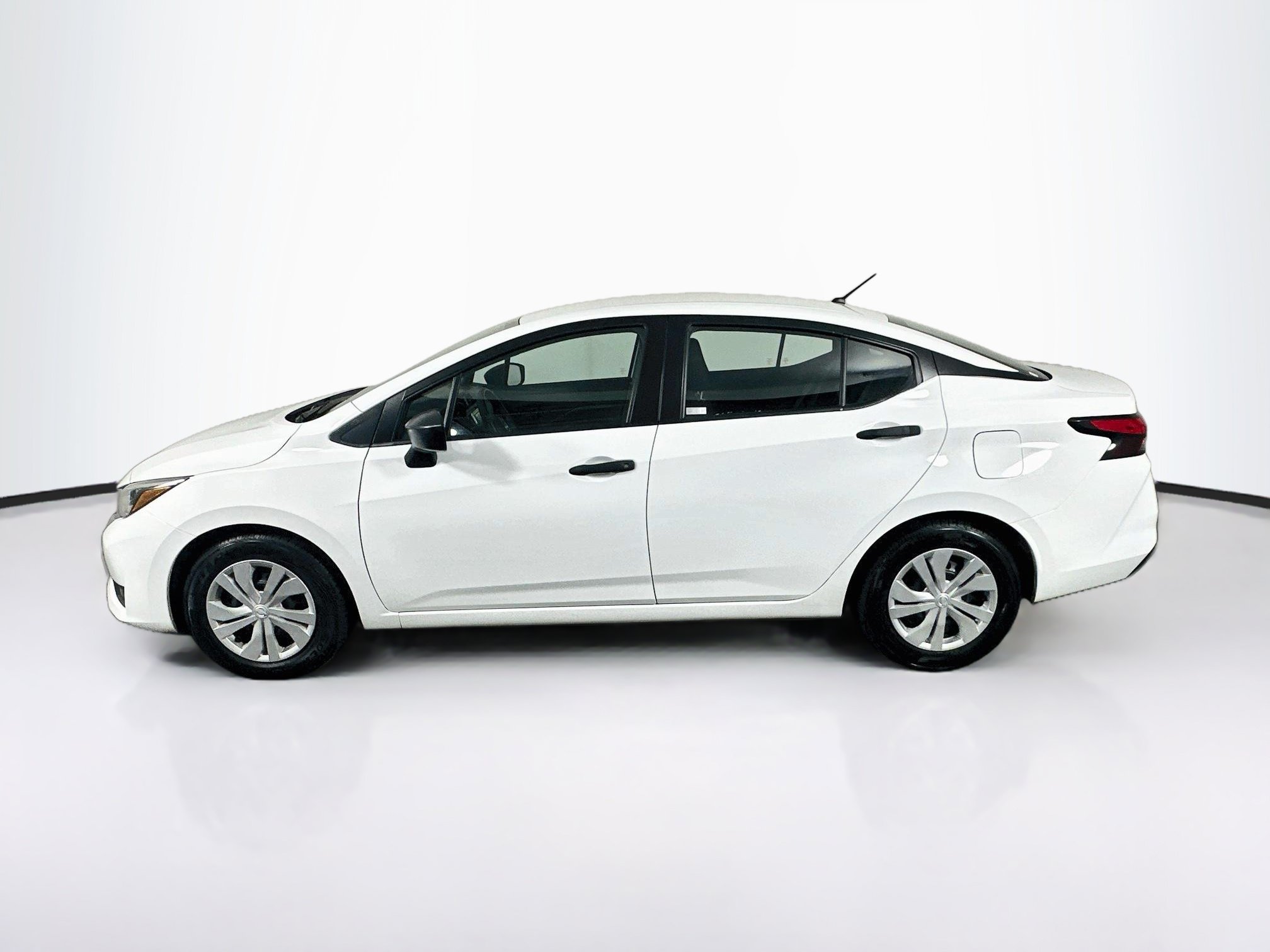 Used 2025 Nissan Versa S FWD image 4