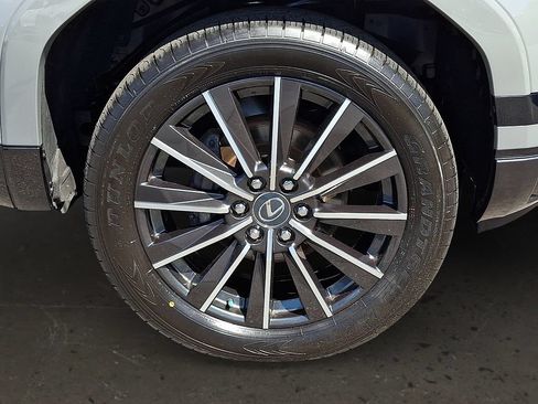 Used 2024 Lexus GX 550 w/ Accessory Package (2T) AWD/4WD image 9
