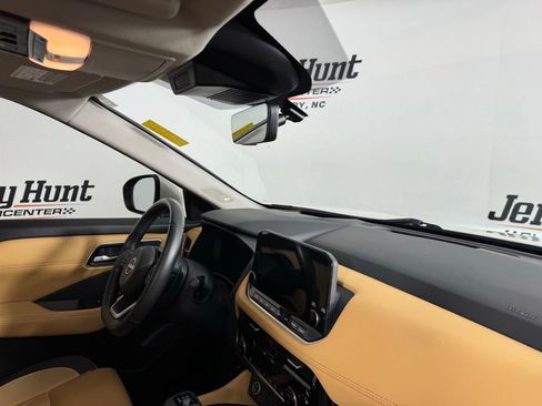 Used 2023 Nissan Rogue Platinum w/ Platinum Premium Package image 32