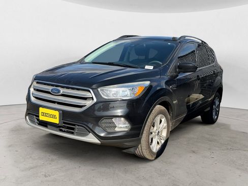Used 2018 Ford Escape SE w/ Ford Safe & Smart Package image 1