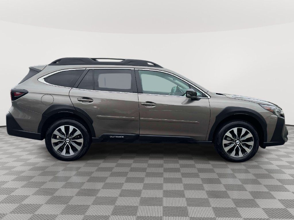 Used 2024 Subaru Outback Limited AWD/4WD image 9