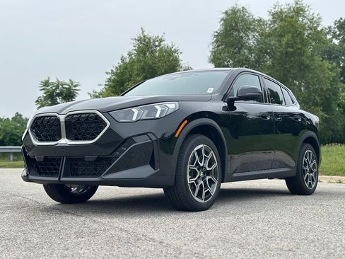 New 2026 BMW X2 xDrive28i w/ Technology Package AWD/4WD image 3