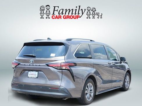 Used 2021 Toyota Sienna XLE FWD image 4