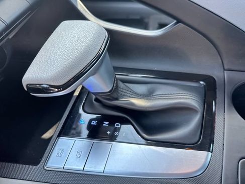 Used 2025 Hyundai Elantra SE FWD image 28