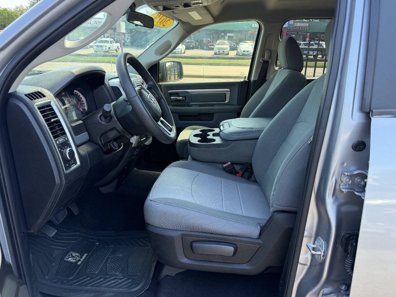 Used 2019 RAM 1500 Classic SLT RWD image 9