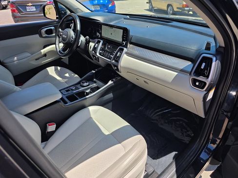 Used 2022 Kia Sorento S FWD image 14