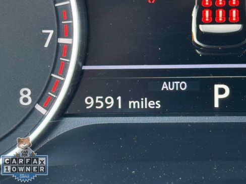 Used 2025 Nissan Pathfinder SL AWD/4WD image 28