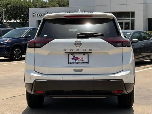 Used 2025 Nissan Rogue SV FWD image 5