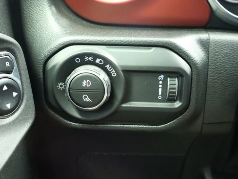 Used 2023 Jeep Gladiator Rubicon w/ Cold Weather Group AWD/4WD image 33