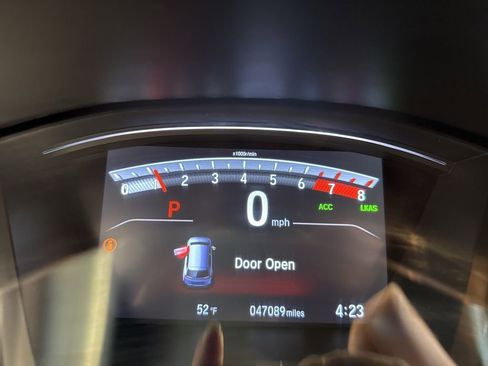 Used 2020 Honda CR-V Touring image 12