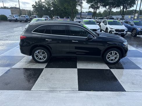 Used 2023 Mercedes-Benz GLC 300 4MATIC image 3