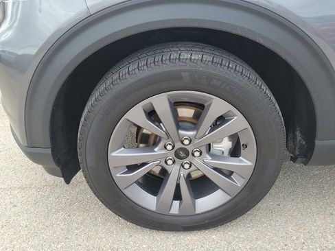 Certified 2022 Ford Explorer XLT w/ Equipment Group 202A image 8