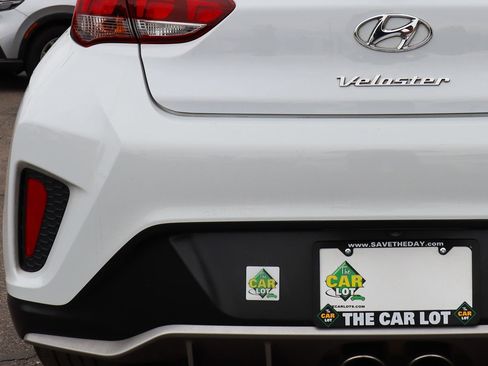 Used 2019 Hyundai Veloster Turbo FWD image 19