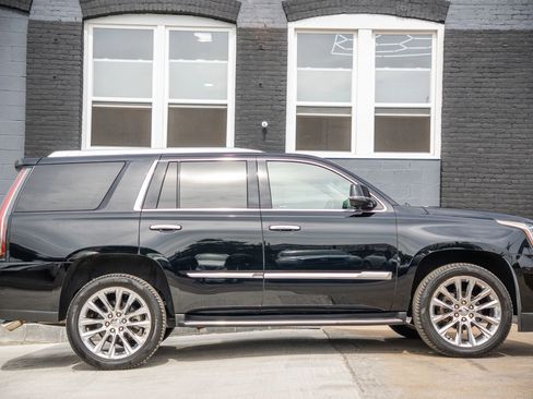 Used 2018 Cadillac Escalade Luxury image 6